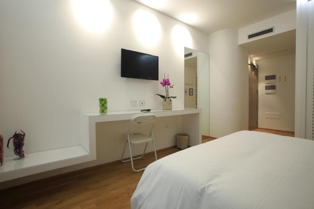 TV a/nebo společenská místnost v ubytování Copacabana Hotel Design