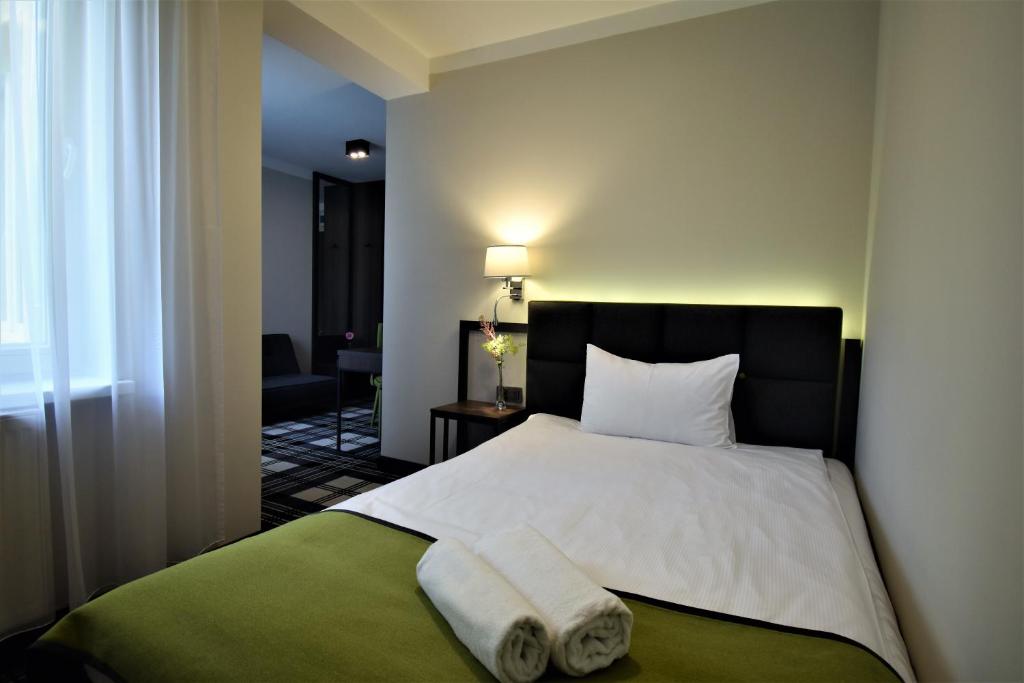 Posteľ alebo postele v izbe v ubytovaní Hotel Impresja