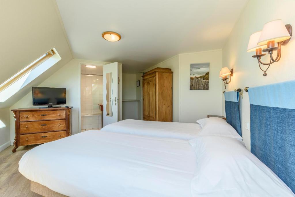 Postel nebo postele na pokoji v ubytování Hotel Le Clos Fleuri