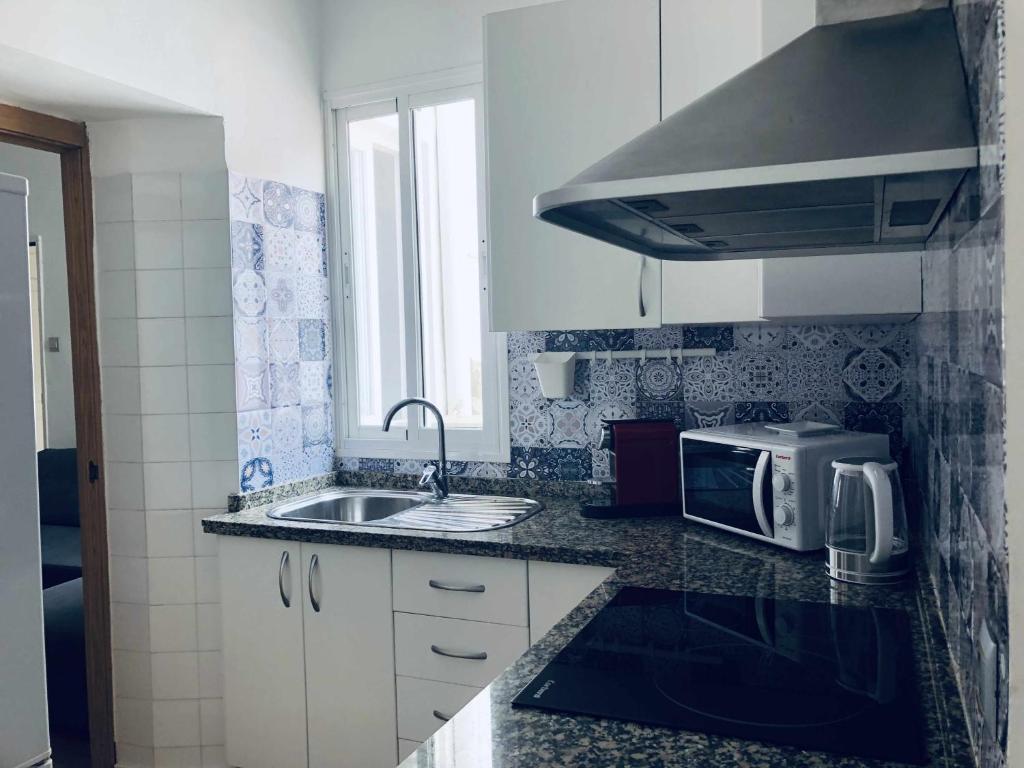 Kuchyňa alebo kuchynka v ubytovaní Sunlight Málaga Centro