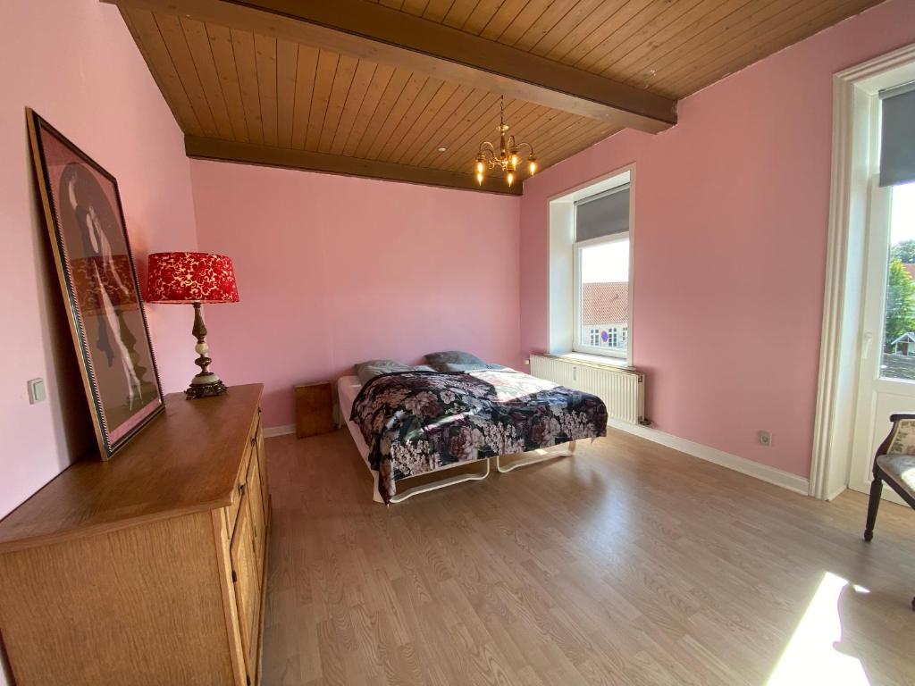 Posezení v ubytování N1 Apartment in the heart of Højer