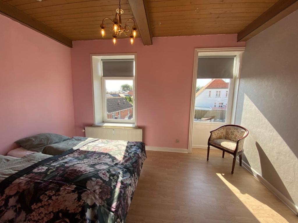 Postel nebo postele na pokoji v ubytování N1 Apartment in the heart of Højer