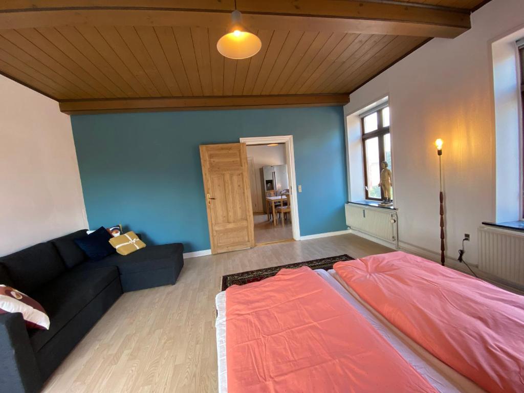 Postel nebo postele na pokoji v ubytování N1 Apartment in the heart of Højer