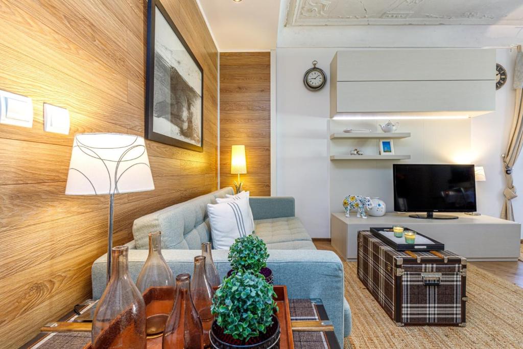 Telewizja i/lub zestaw kina domowego w obiekcie Two bedroom Apartment La Mer