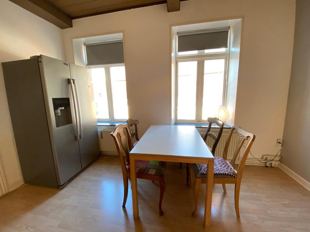 Kuchyň nebo kuchyňský kout v ubytování N1 Apartment in the heart of Højer