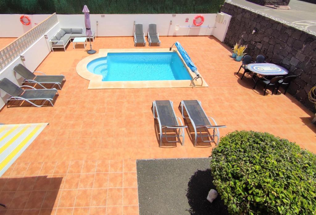 Výhled na bazén z ubytování Villa Zinnia nebo okolí