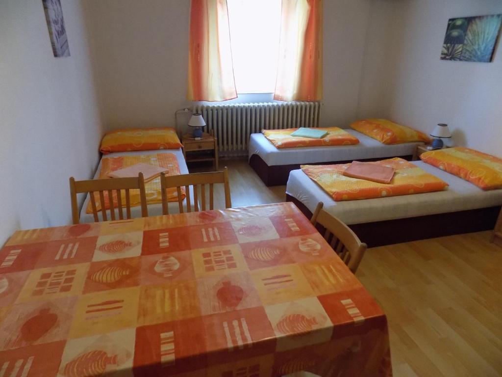 Ubytování Apartmány Ferenčíková - Family Room With Private Bathroom