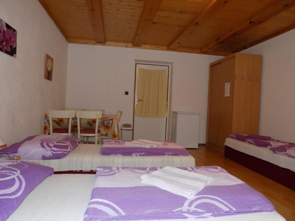 Ubytování Apartmány Ferenčíková - Family Room With Private External Bathroom
