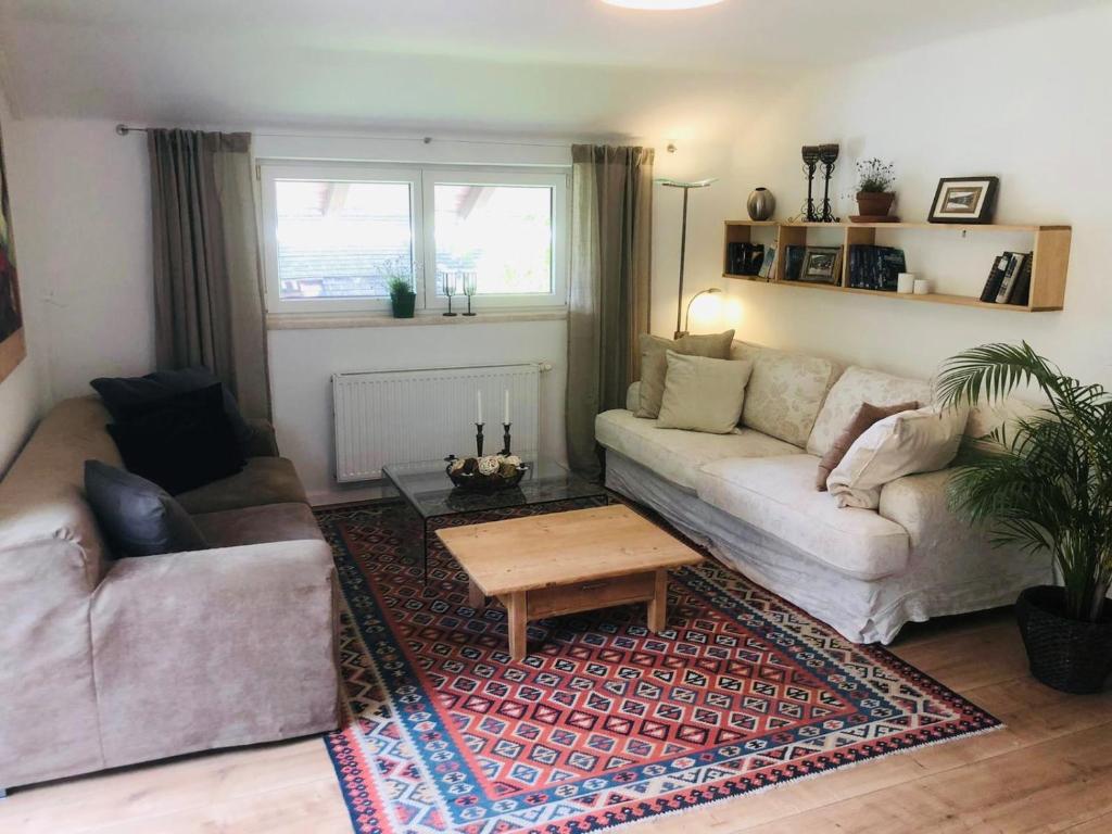 Posezení v ubytování Ferienwohnung Attersee-Mondsee