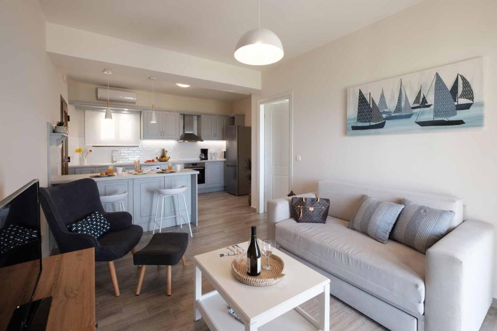 Kuchyň nebo kuchyňský kout v ubytování Armikes Beachfront Suites Afionas