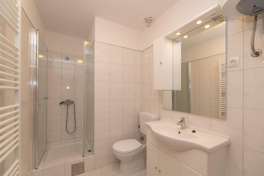 Apartments Ella - One-Bedroom Apartment With Terrace