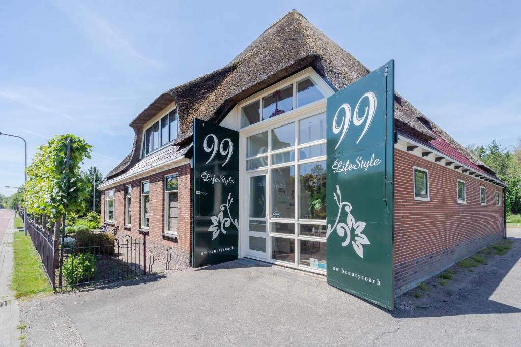 99 Lifestyle Suite, Zwaag – Updated 2023 Prices