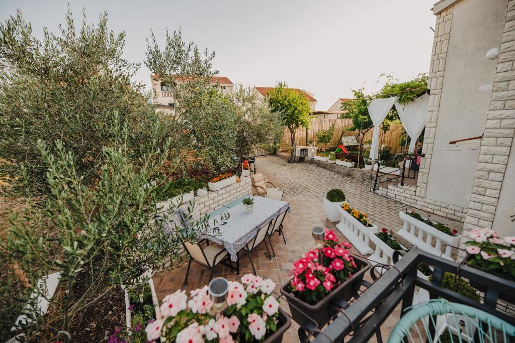 Vonkajšia záhrada v ubytovaní Studio apartmant Tonka