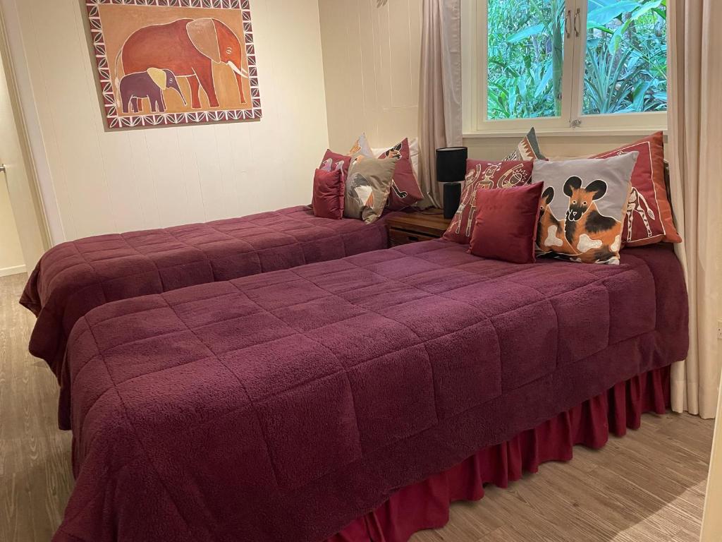 Postel nebo postele na pokoji v ubytování Kuranda Ngorongoro Lodge