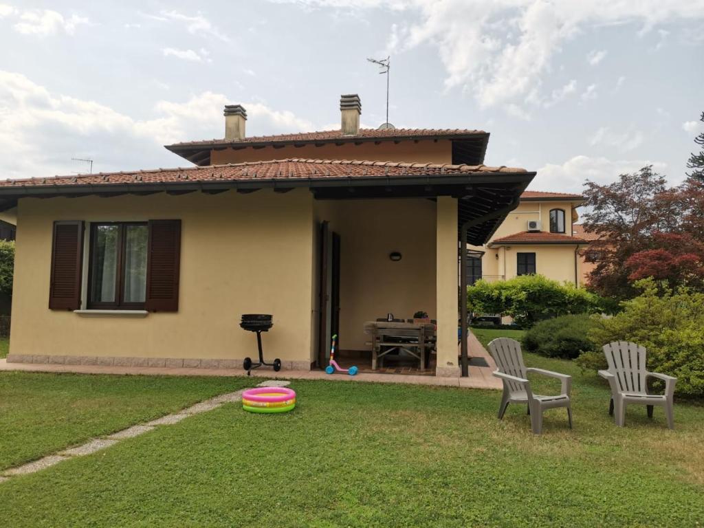 A garden outside Bnbook Villa Biancospino