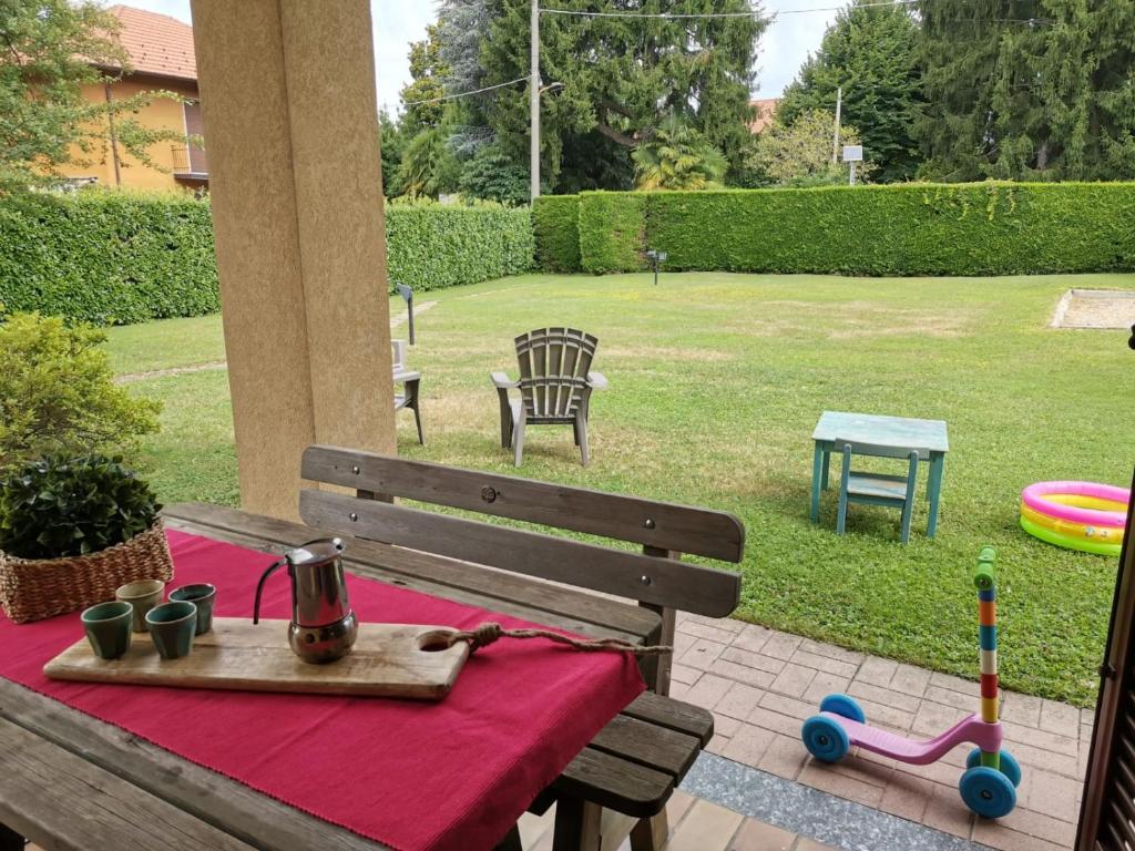 A garden outside Bnbook Villa Biancospino