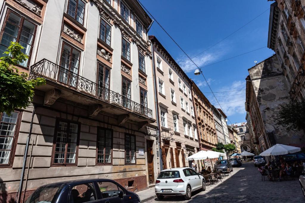 Four bedrooms apartment in the heart of Lviv фото 5