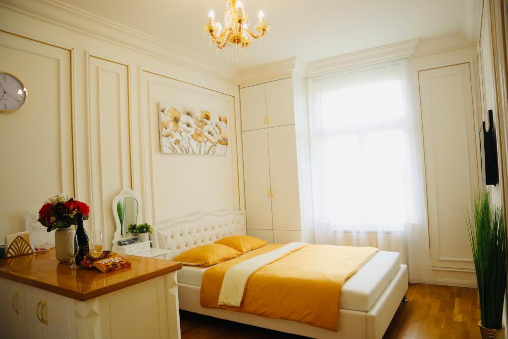 Postel nebo postele na pokoji v ubytování Modern Apartmant in Center Prague. Panorama View