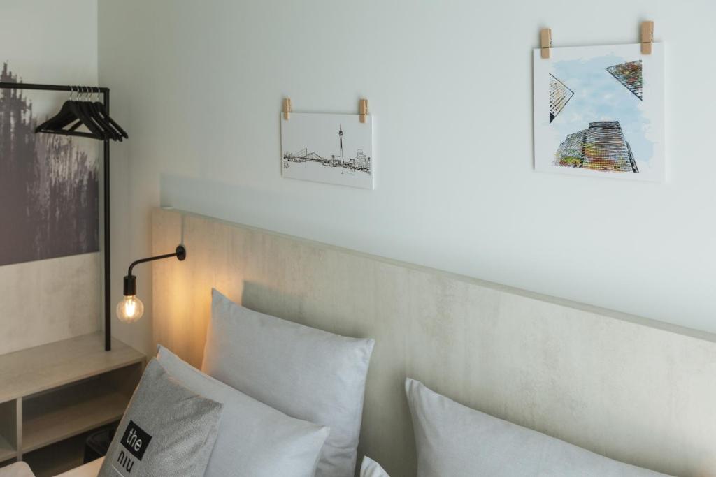 A bed or beds in a room at Holiday Inn - the niu Tab Dusseldorf Main Station by IHG