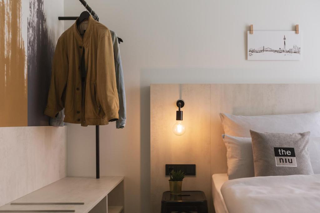 A bed or beds in a room at Holiday Inn - the niu Tab Dusseldorf Main Station by IHG
