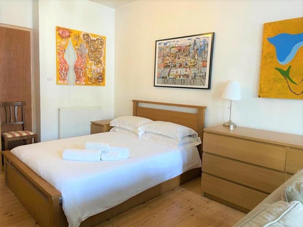 Studio Flat without kitchen at Kentish Town - One-Bedroom Apartment