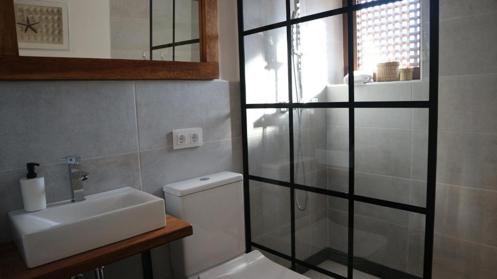Koupelna v ubytování Vivienda uso Turístico Buscando Lino Sotosalbos