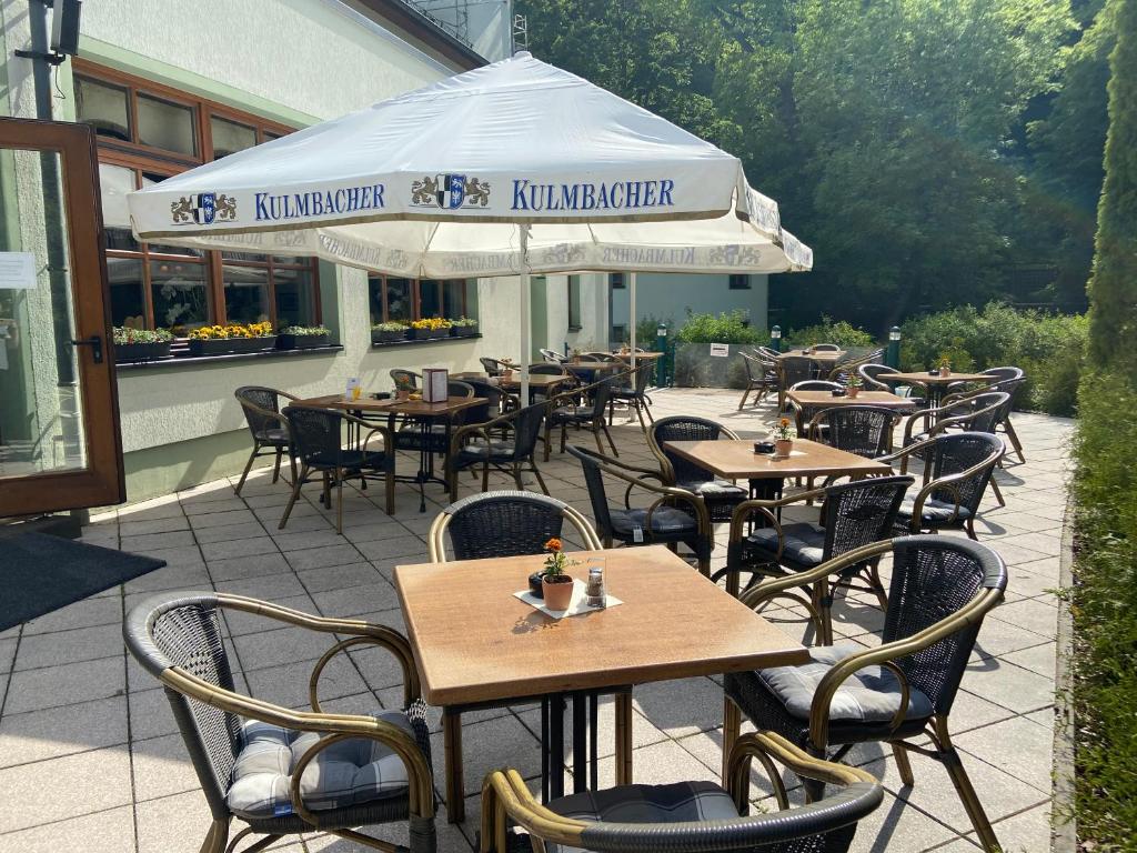 Restoran või mõni muu söögikoht majutusasutuses Jembo Park Hotel