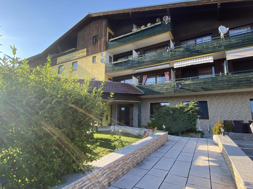 Budova, v ktorej sa apartmán nachádza