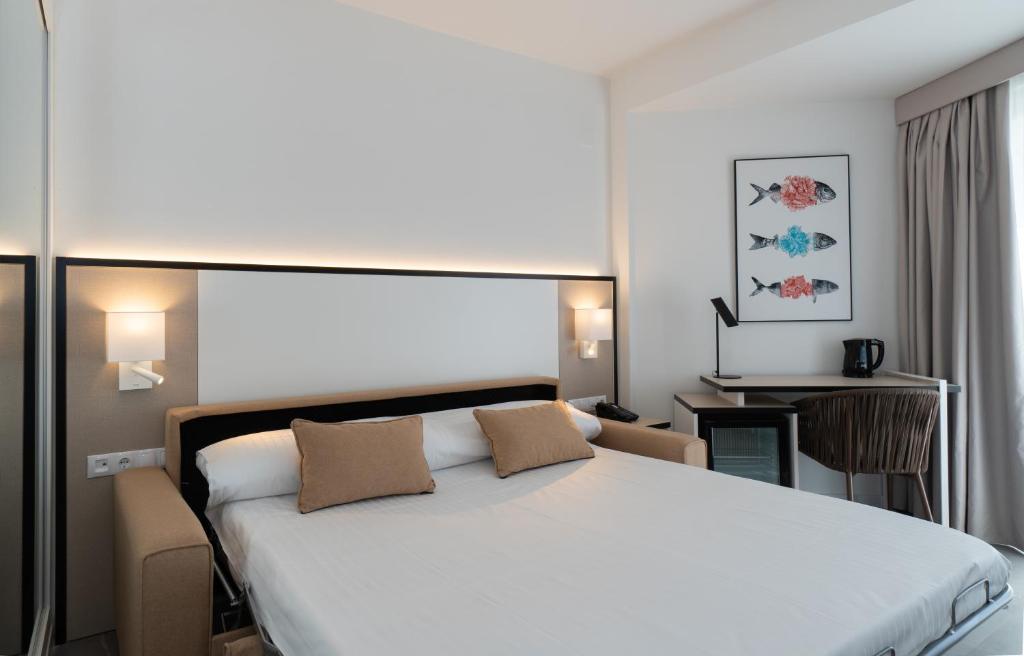 Medplaya Hotel Regente - Junior Suite (2 Adults + 2 Children)