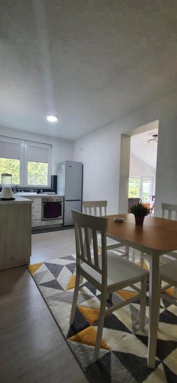 Kuchyň nebo kuchyňský kout v ubytování Apartmani Kaldrma