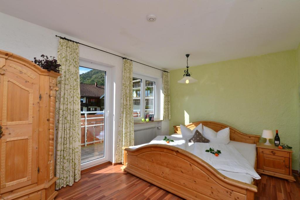 Postel nebo postele na pokoji v ubytování Zum Senn - Hotel Garni