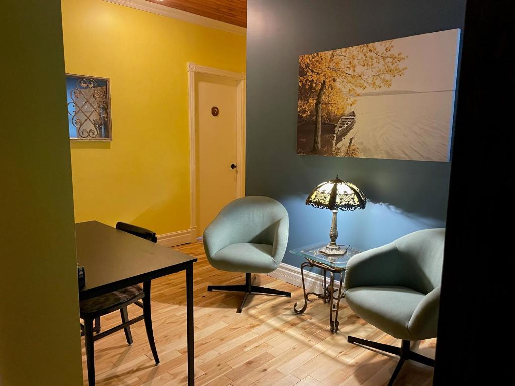 auberge les deux tours - Viervoudige Kamer