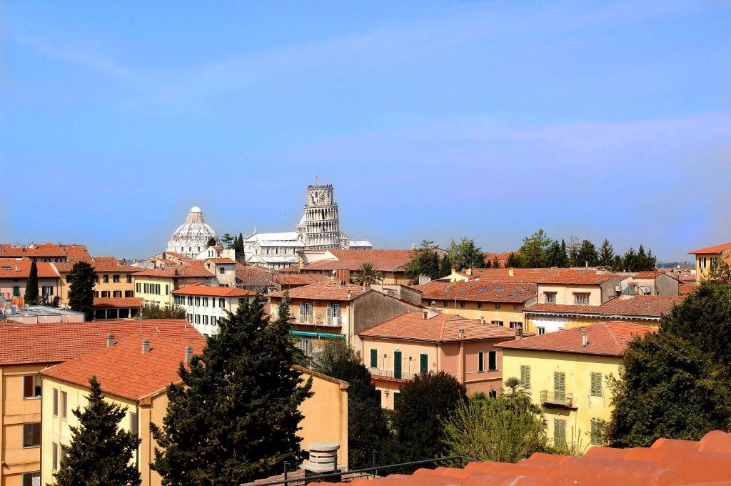 a view of a city with buildings and a cathedral at Hotel Di Stefano in Pisa