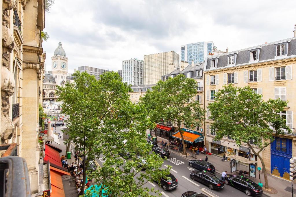 a view of a city street with buildings and cars at CMG BASTILLE &#47; GARE DE LYON 2 in Paris