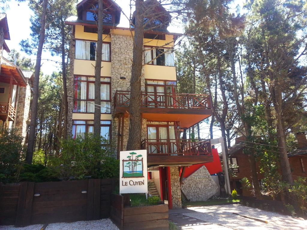 Edificio en el que se encuentra el apartahotel