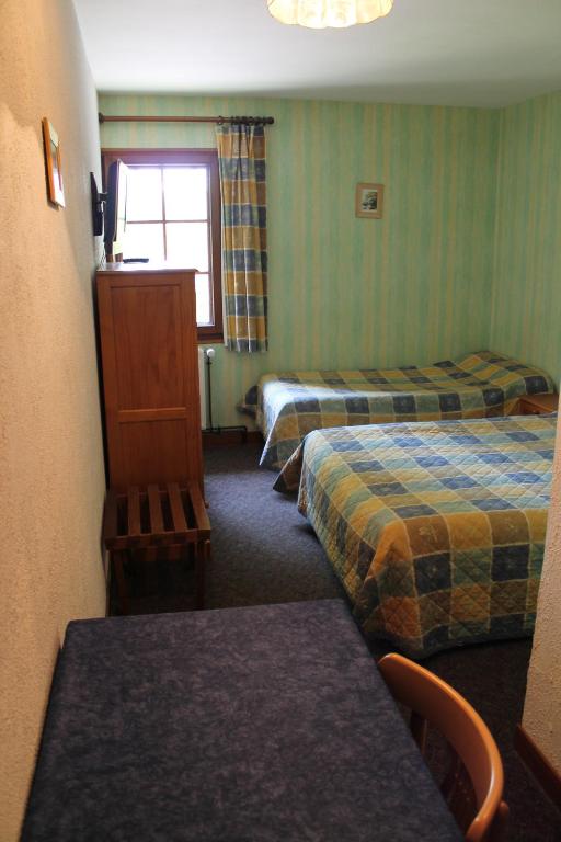 Postel nebo postele na pokoji v ubytování Hôtel La Peupleraie