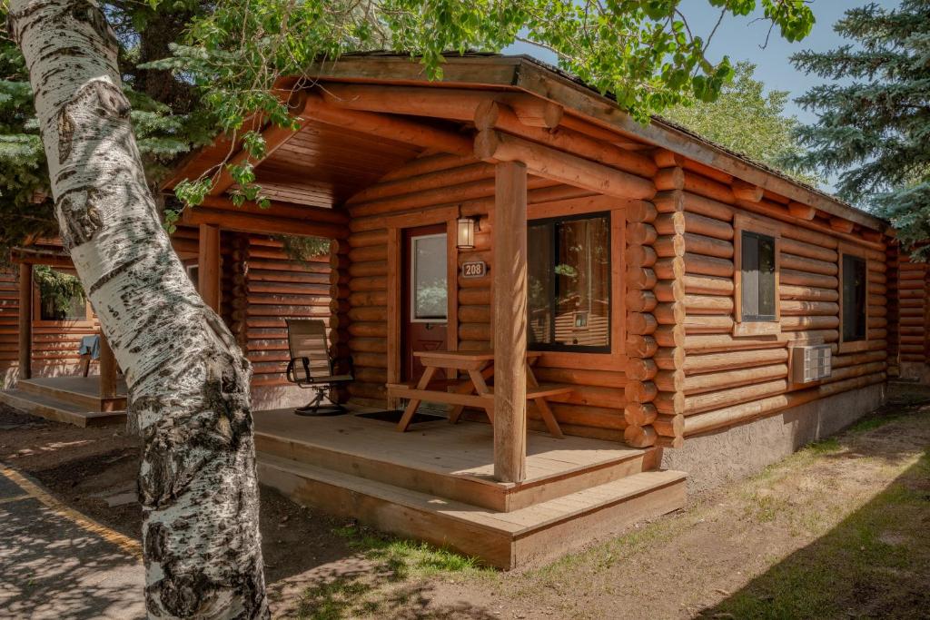 Cowboy Village Resort - Grand Teton Deluxe Cabin - Not Pet-Friendly