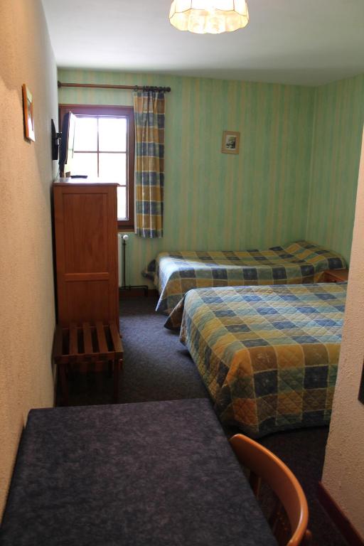 Postel nebo postele na pokoji v ubytování Hôtel La Peupleraie