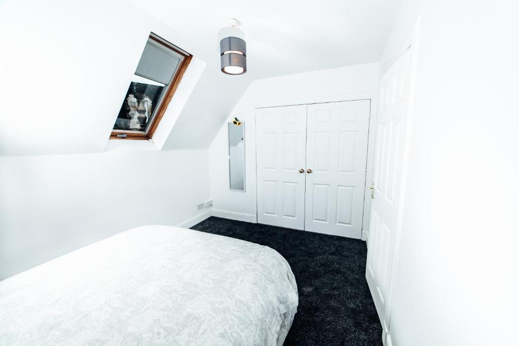 Postel nebo postele na pokoji v ubytování Princes Street Apartment