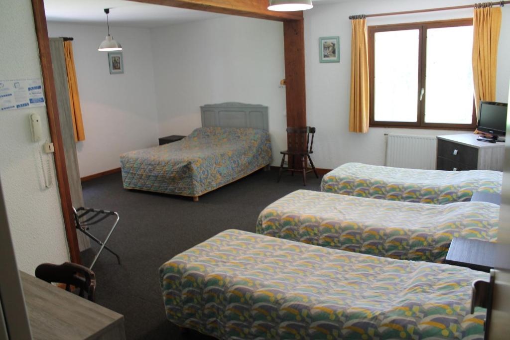 Postel nebo postele na pokoji v ubytování Hôtel La Peupleraie