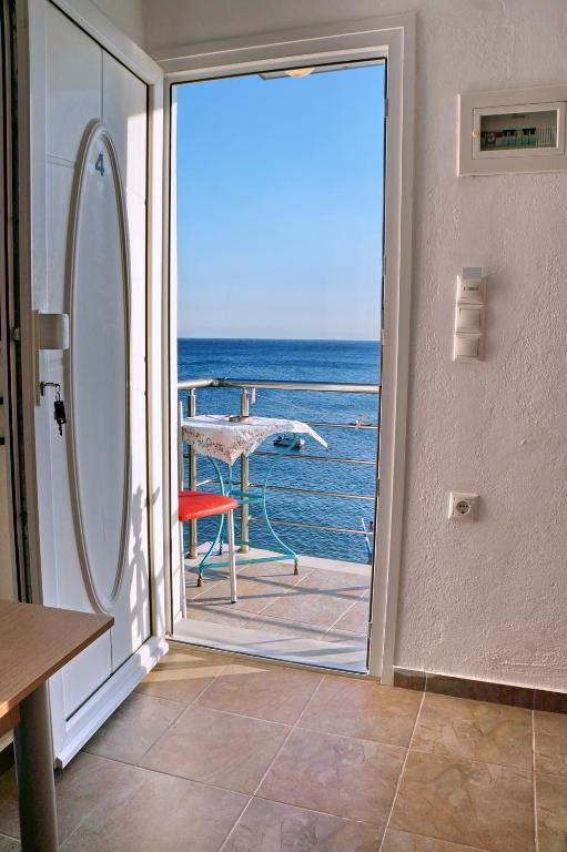 Nespecifikovaný výhled na moře nebo výhled na moře při pohledu z aparthotelu