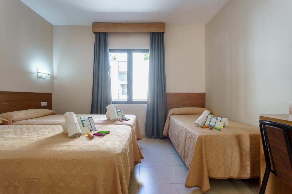 Hostal Costabella powered by Faro Homes, Fuengirola – Precios ...
