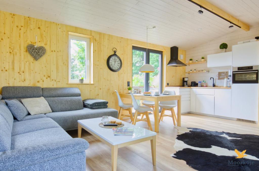 a living room with a couch and a table at Moorkoje Worpswede in Worpswede