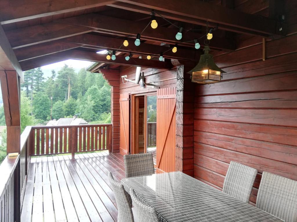 Balkón alebo terasa v ubytovaní Apartamenty SPOKOLOKO Letniczówka Widoki