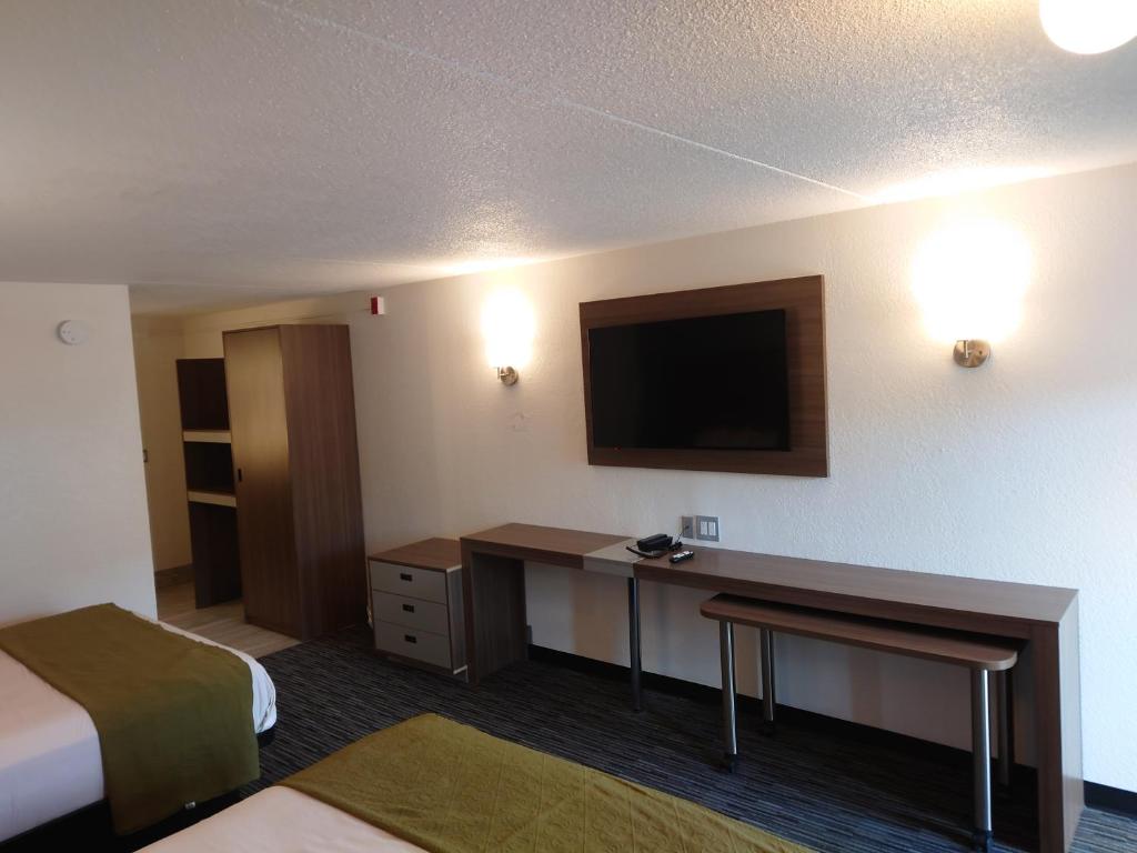 Reagan Resorts Inn photo