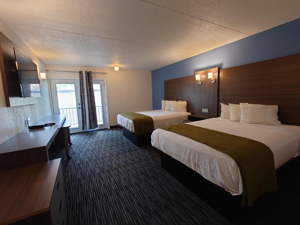 Postel nebo postele na pokoji v ubytování Reagan Resorts Inn