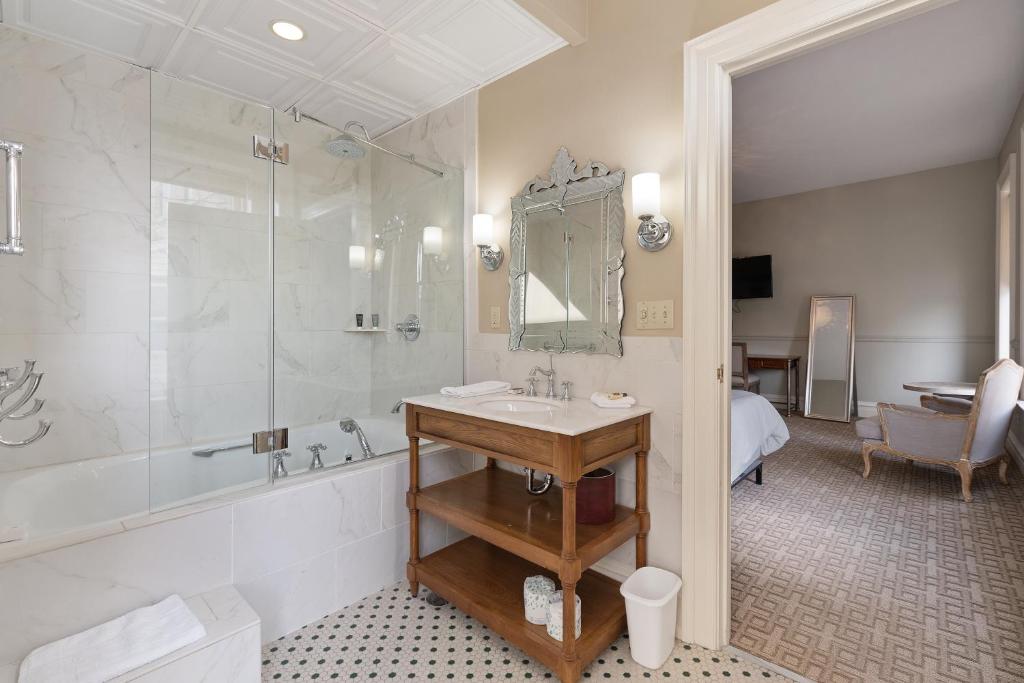 The Audubon Inn LLC - Suite King Superior