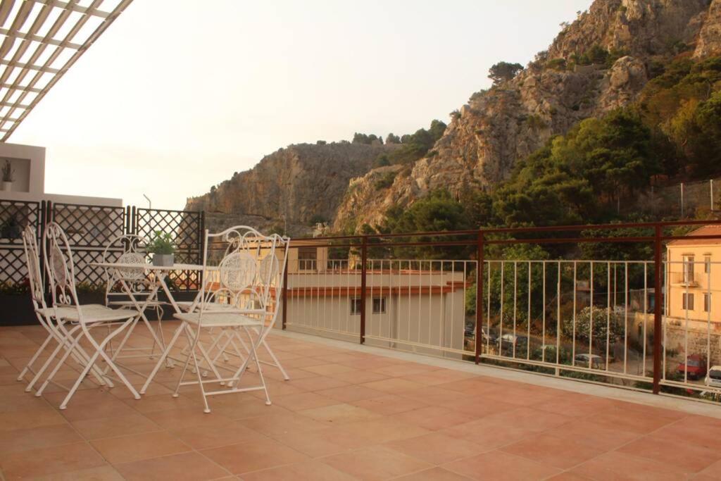 En generel udsigt til bjerge eller udsigt til bjerge taget fra lejligheden