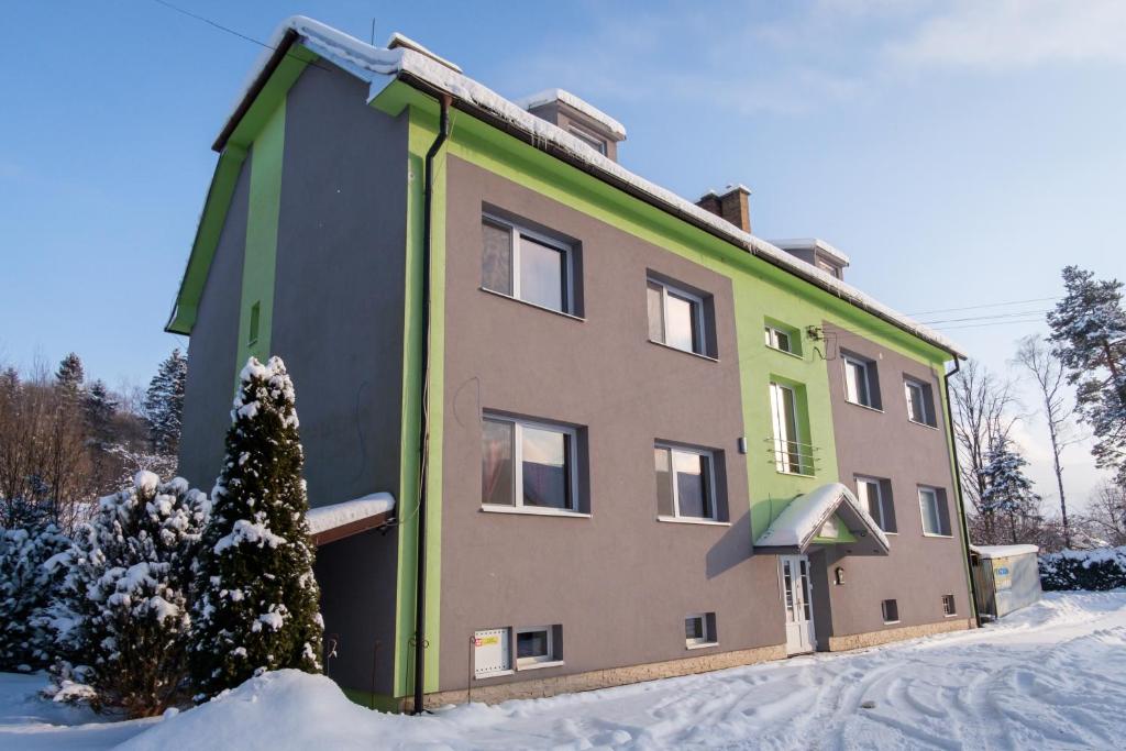 Budova, kde se aparthotel nachází