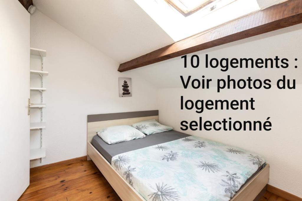 モンペリエにあるLoc'Apparts Montpellierのベッドルーム1室(ベッド1台付)